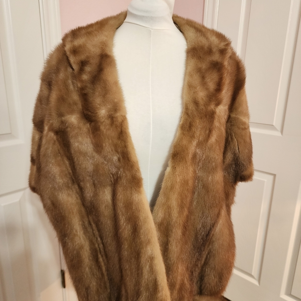 Elegant Blonde Mink Fur Stole